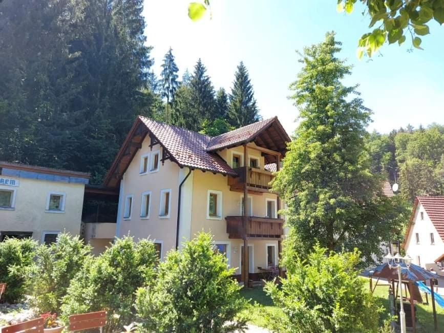 Gasthof Restaurant Jamas Hotel Pottenstein Esterno foto